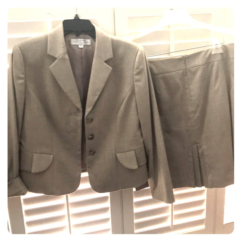 Tahari business suit 12P